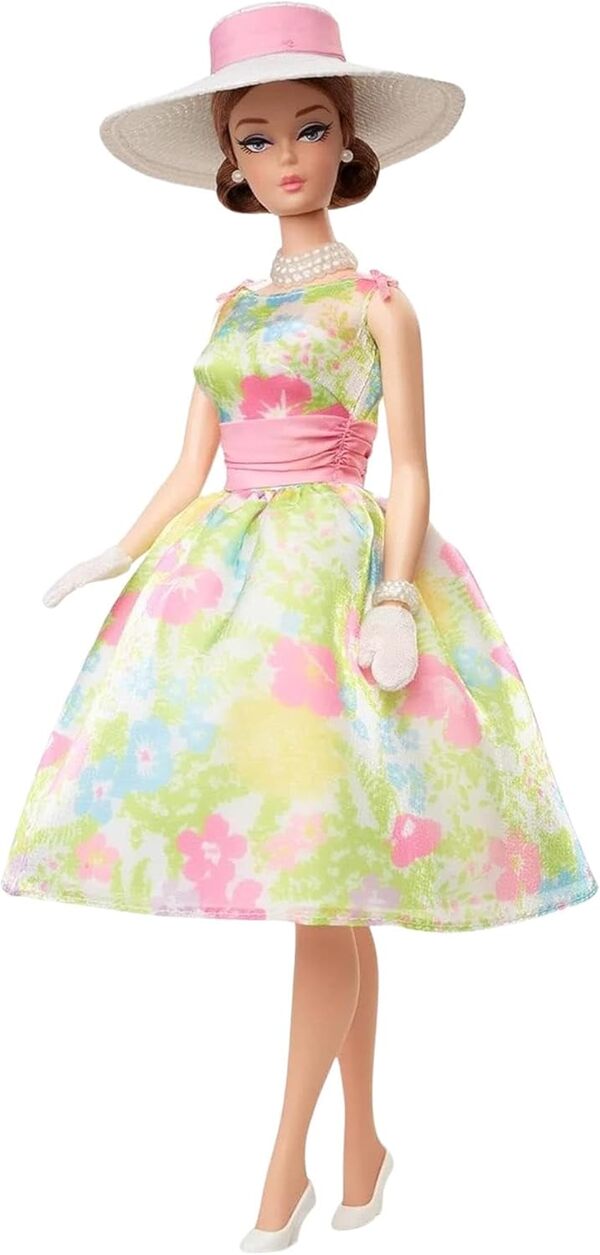 Barbie Signature 12 JOURS DE PRINTEMPS poupée avec cheveux bruns et 12 jours de surprises, édition limitée de collection, HRM27