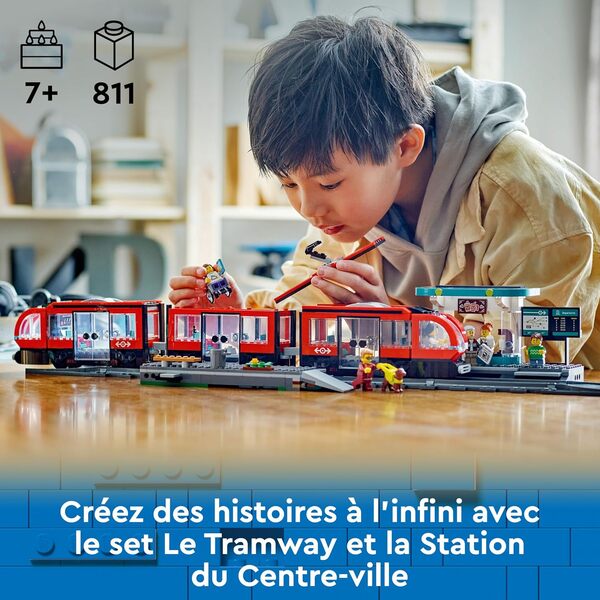 LEGO City Le Tramway et la Station du Centre-ville - Véhicules pour Enfants Garçons et Filles dès 7 Ans, Idée Cadeau d'Anniversaire pour les Fans de Transport - 6 Minifigurines et un Chien-guide 60423