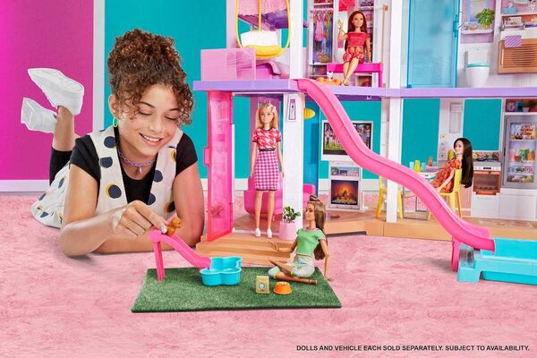 Barbie Maison de Rêve pour Poupées avec 3 Niveaux, avec Lumières Et Sons, Plus De 75 Accessoires Inclus, 109 cm De Haut, Jouet pour Enfant de 3 Ans et Plus, GRG93