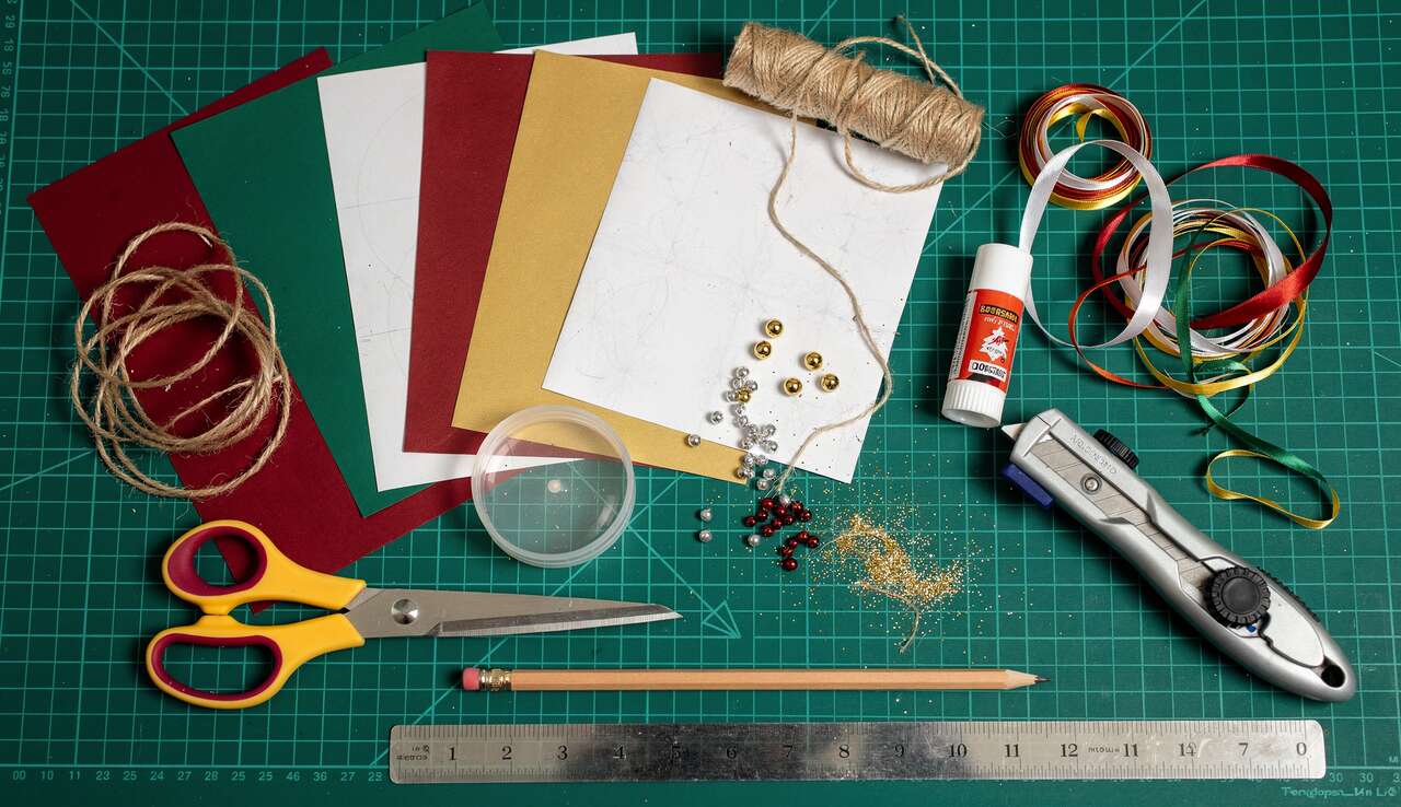 Petites boules de Noël en papier : dIY déco festive