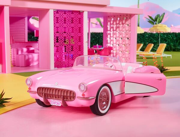 Barbie Le Film Voiture De Collection Corvette Cabriolet Authentique en Métal Rose Vintage, Inspirée du Film, À Collectionner, Jouet Enfant, HPK02