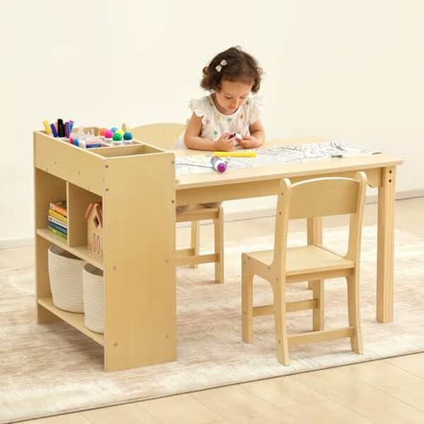 Découvrez le bureau enfant OOOK : un meuble avec rangement intégré et chaise en bois, idéal pour optimiser l'espace et favoriser la créativité des enfants.