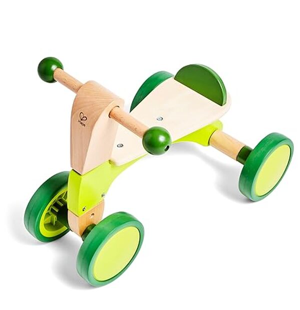 Découvrez notre test du porteur bébé Hape en bois vert, doté de 4 roues EVA pour une stabilité optimale. Un jouet écologique et sûr, parfait pour accompagner les premiers pas de votre enfant.