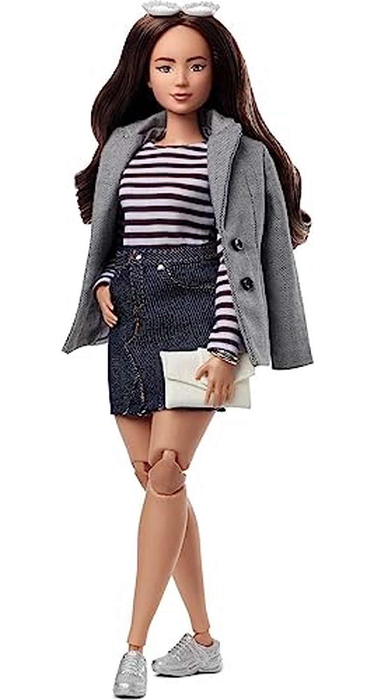 Avis Barbie Signature : série 3, poupée brune et accessoires