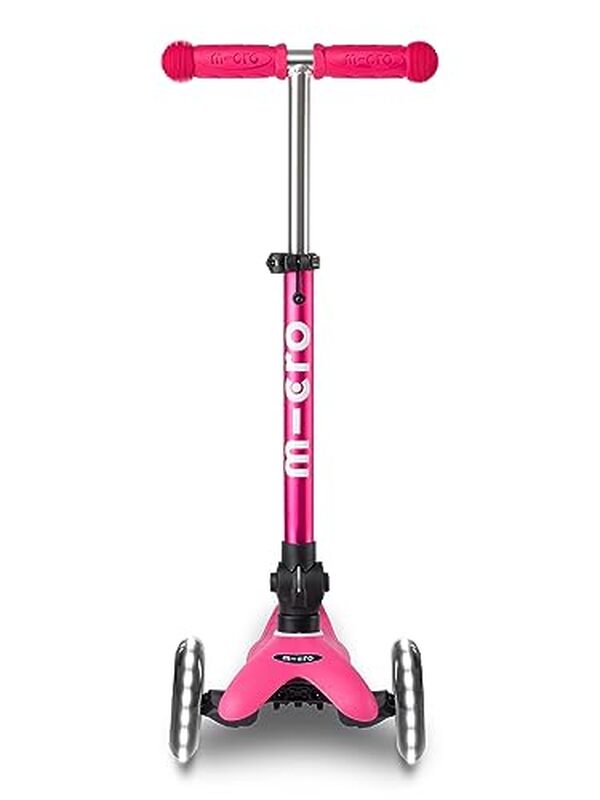 Découvrez notre test complet de la trottinette Micro Mini Deluxe pliable à LED. Offrez à vos enfants une expérience de glisse fun et sécurisée.