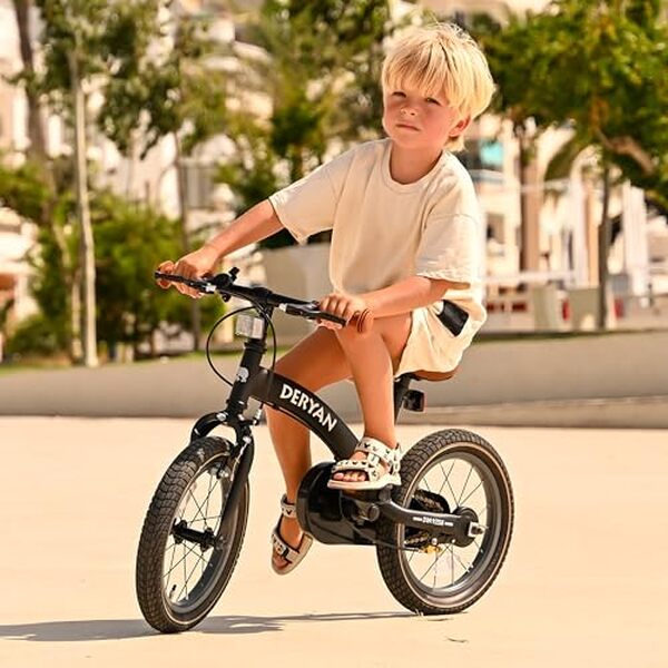 Découvre notre test complet du vélo 3en1 Deryan Luxe pour enfant : caractéristiques, performance et design, tout sur ce modèle noir élégant qui grandit avec ton enfant.