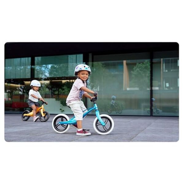 Découvrez le vélo d'équilibre lionelo Bart avec une légèreté remarquable et des ajustements réglables. Un choix parfait pour accompagner vos enfants dans leurs premières aventures à vélo.