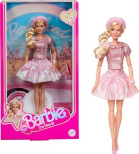Critique : barbie, le film poupée de collection - tenue rose et bijoux