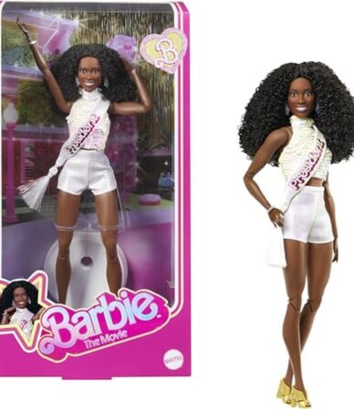 Test de la poupée Barbie Issa Rae présidente en signature scintillante