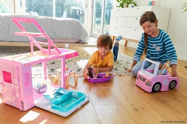 Explorez le camping-car 3-en-1 Barbie GHL93 dans notre test complet et découvrez pourquoi il est un rêve pour les jeunes aventuriers  !