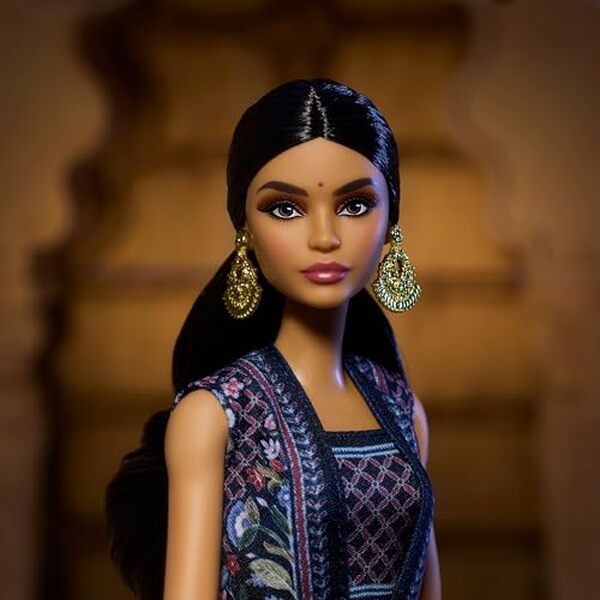 Découvrez notre avis complet sur la poupée Barbie Diwali d'Anita Dongre de la collection HRM91 : design, qualité et détails de cette édition spéciale collector. 