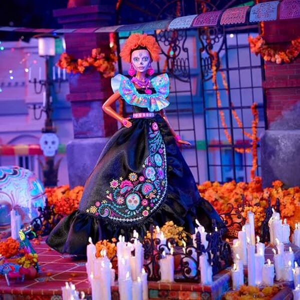 Découvrez notre avis complet sur la poupée Barbie Día de Muertos 2026 avec sa robe noire et ses accessoires colorés. Caractéristiques, prix et où l'acheter. 
