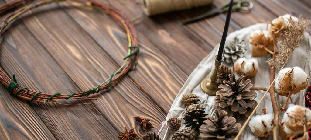 couronne-fil-maison-noel-ornement